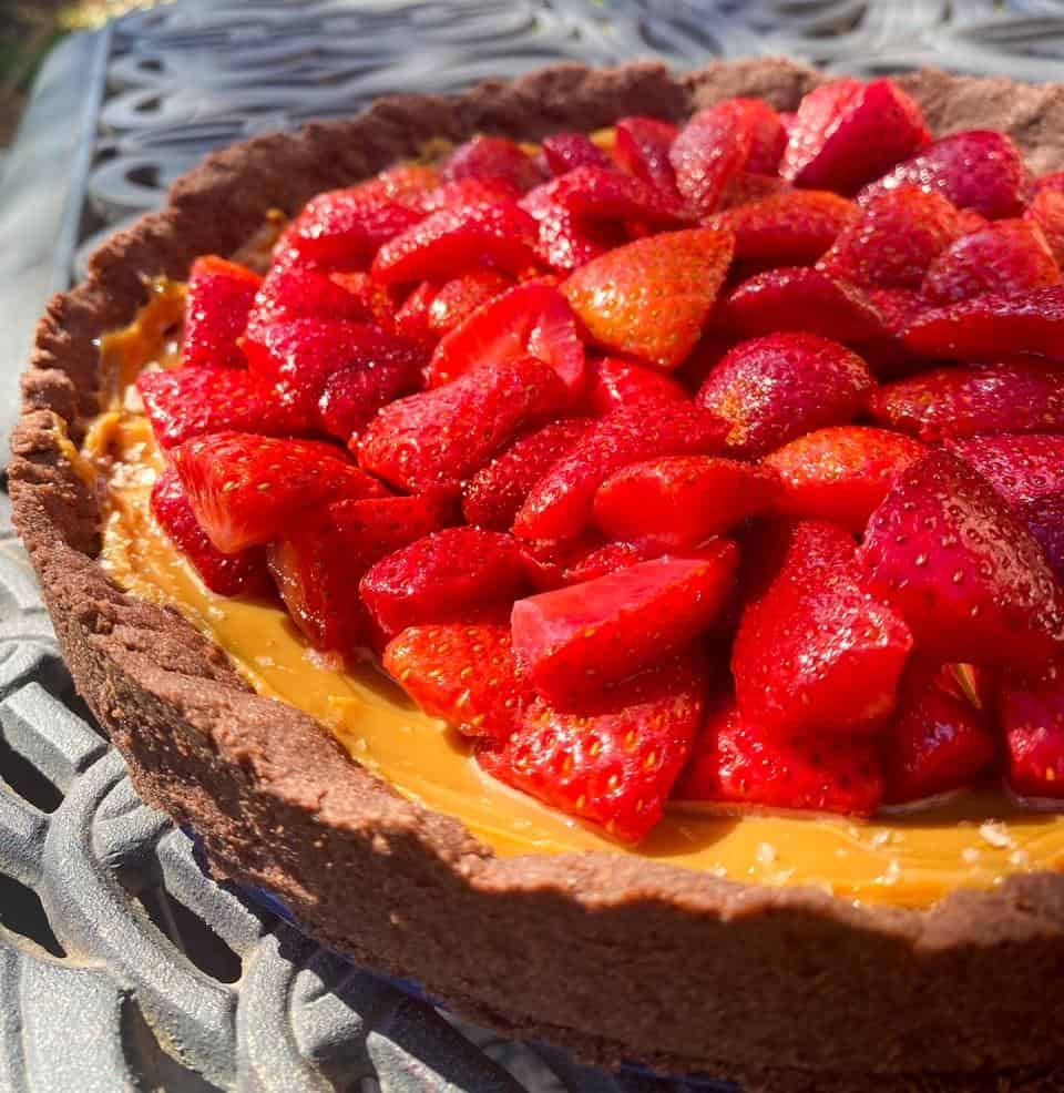 Strawberry Chocolate Tart with Dulce de Leche Filling 2 img 7963 e1662230823638