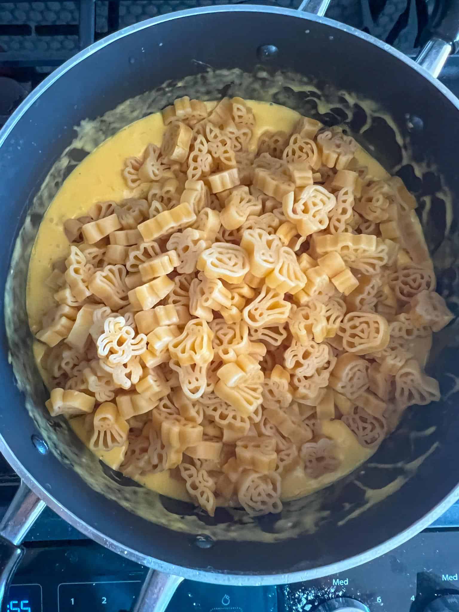 Extra Cheesy Monster Mac and Cheese 4 extra cheesy monster Mac and cheese for halloween
