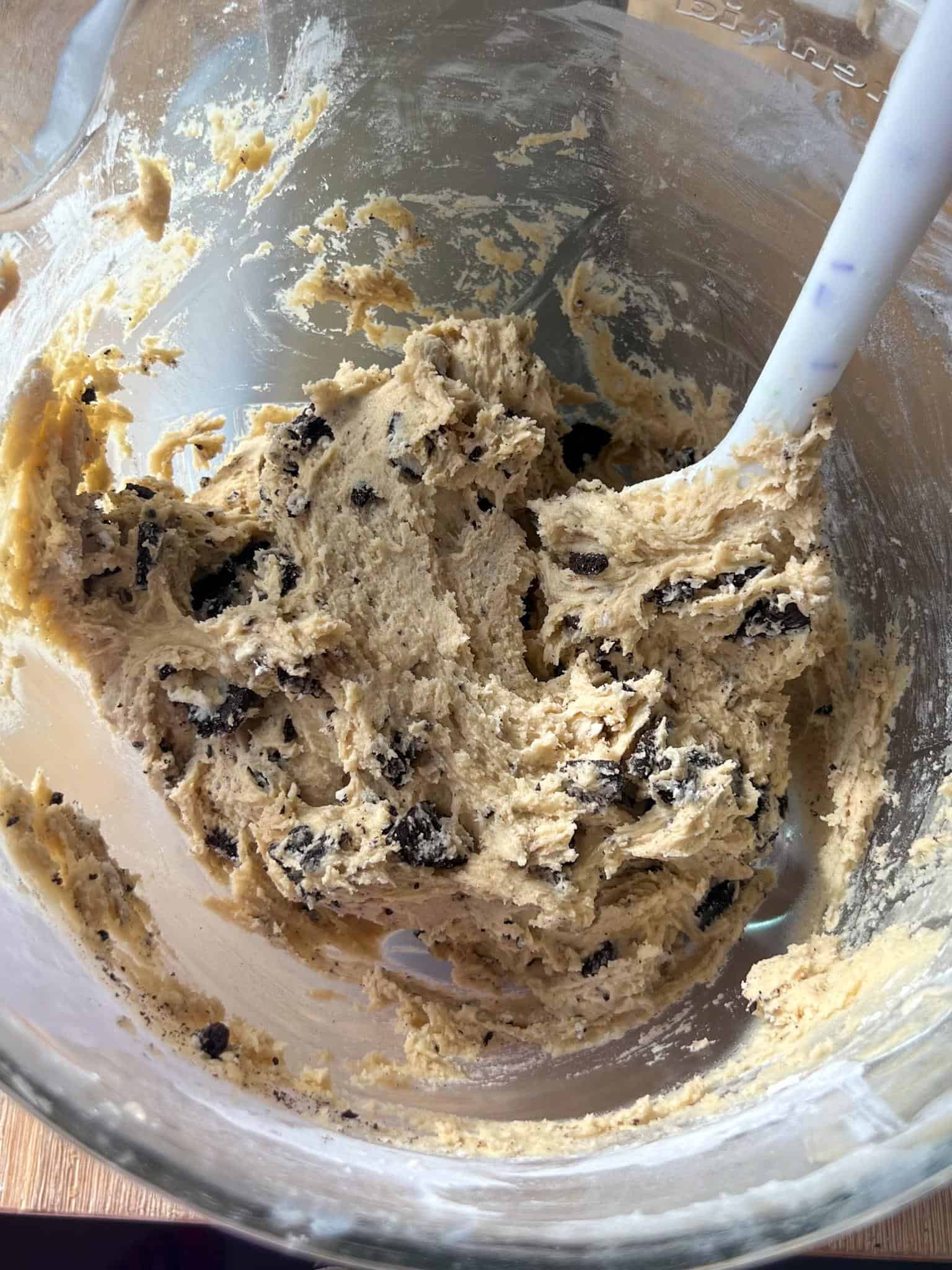 Oreo Cheesecake Cookies (Stuffed!) 8 Oreo cheesecake cookie batter