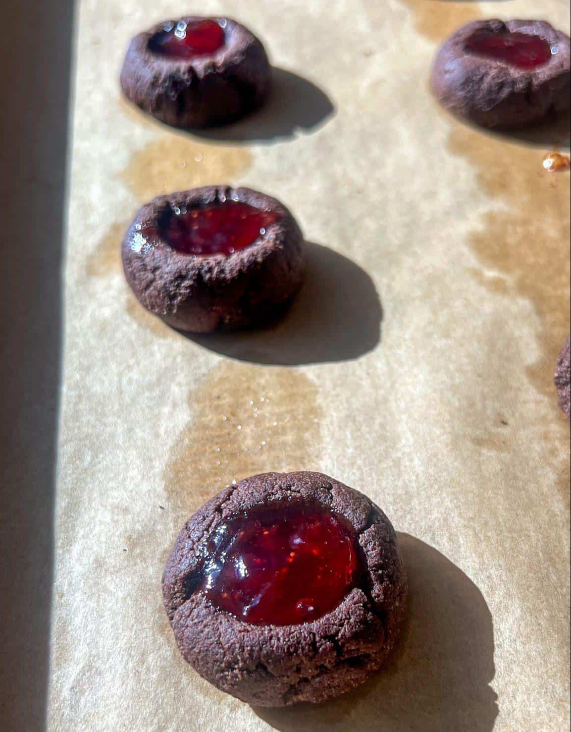 Almond Flour Chocolate Thumbprint Cookies 4 almond flour chocolate raspberry thumbprint cookies e1717127712466
